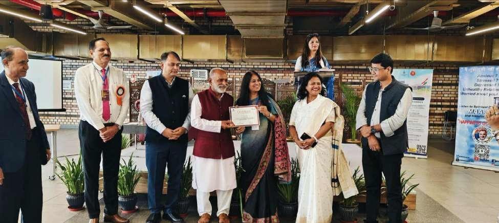 Educators on stage receiving certificates at Gyankaksh