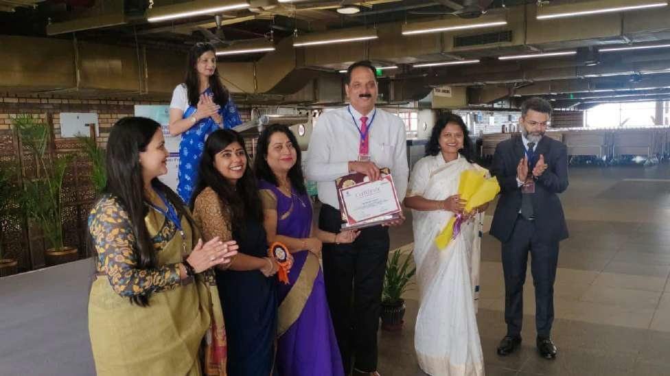 Certificate presentation at the Gyankaksh event