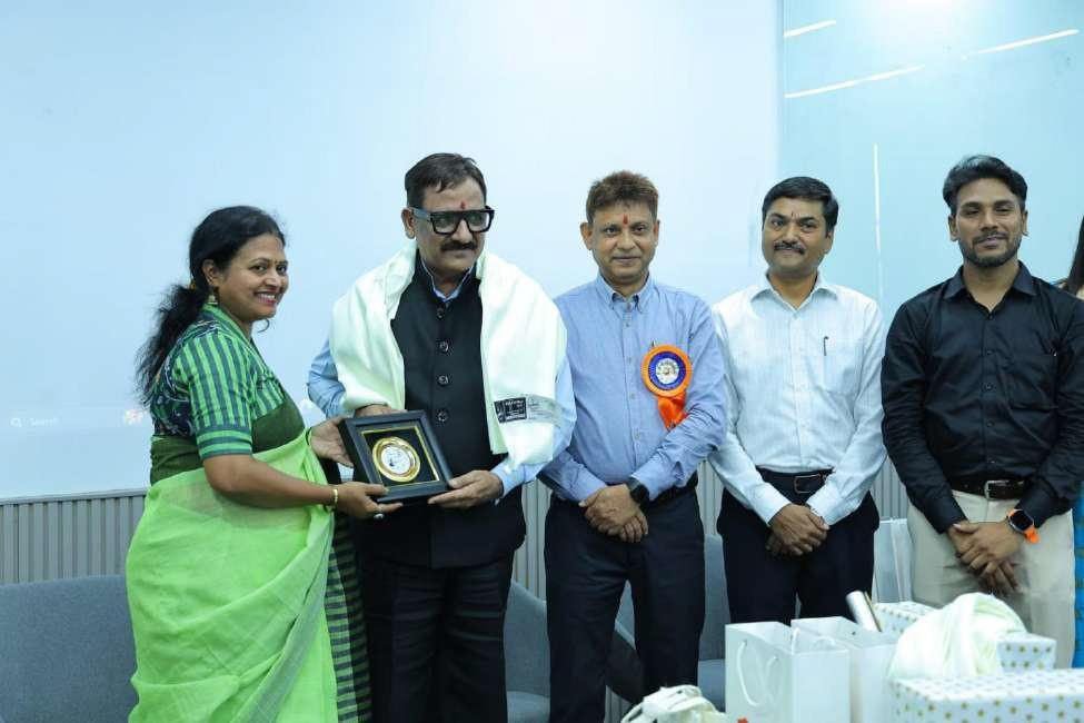 Memento being presented during the Principal Conclave at Rishihood University