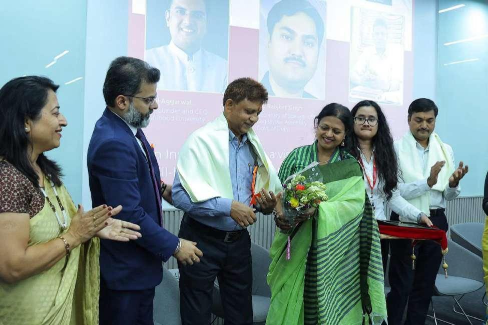 An educator being felicitated with flowers at Rishihood University