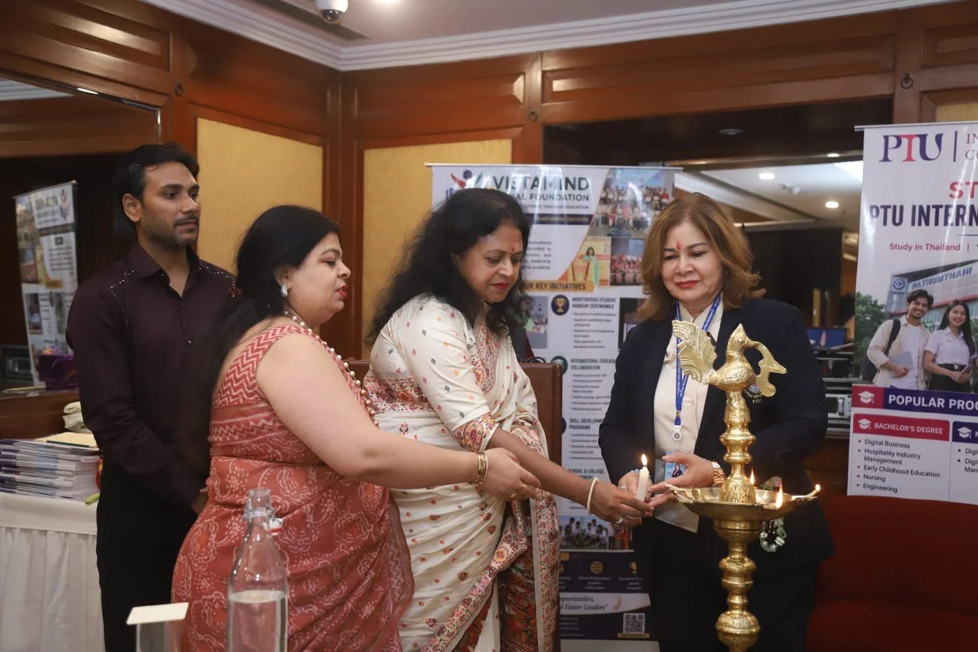 Lamp lighting with the PTU International College delegation from Thailand